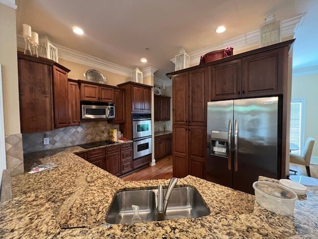 Building Photo - 2 bed 2.5 Condo- Great Location!