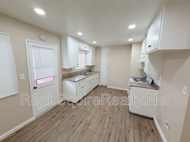 Building Photo - 355 S Aspan Ave