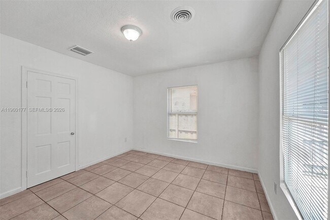 Building Photo - 2811 SW 3rd St