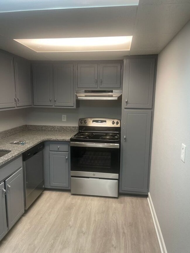 Building Photo - 1409 E Chicago St