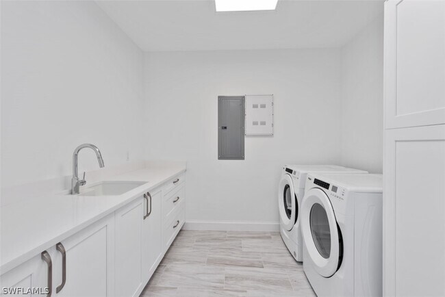 Building Photo - 1115 Central Ave