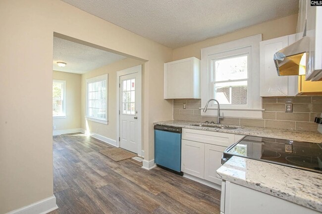 Building Photo - Charming 3-Bedroom Home in the Heart of Rosewood – Available July 2026!