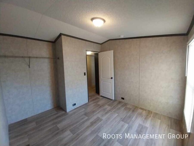 Building Photo - 3 Bed 2 Bath Home Available for Lease at L...