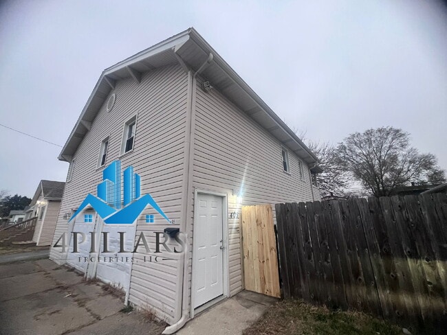 Primary Photo - 403 Kenwood St