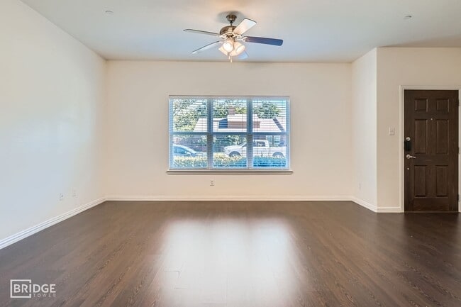 Building Photo - 1412 Lakecrest Ln