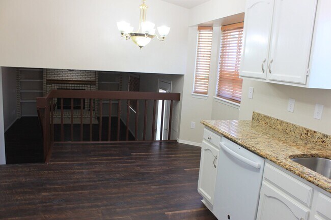 Building Photo - 2130 Crystal River Dr
