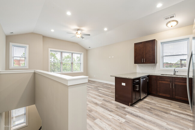 Building Photo - 6450 S Ellis Ave