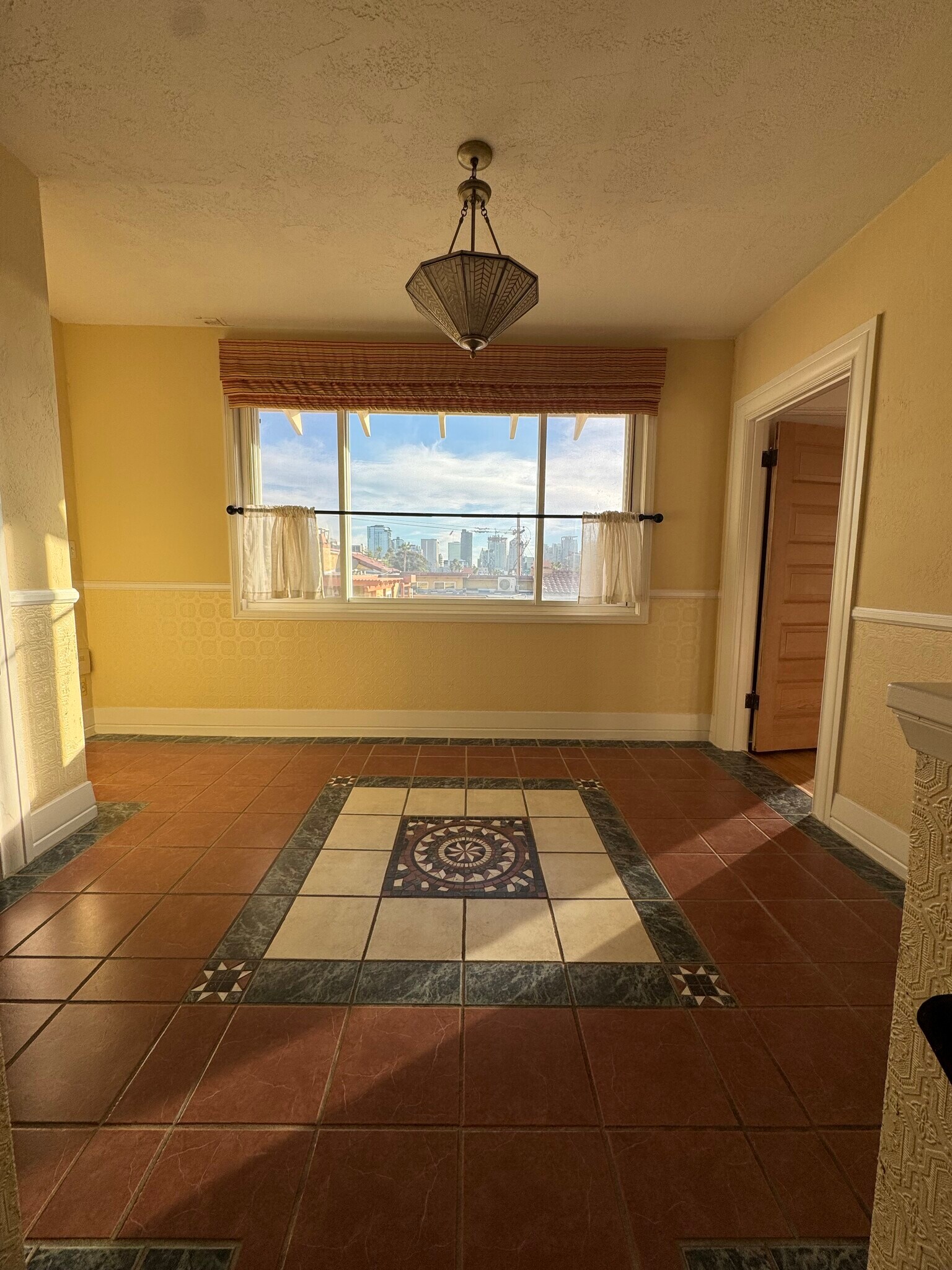 Building Photo - 2329 Curlew St