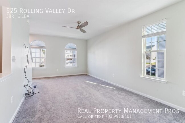 Building Photo - 525 Rolling Valley Dr