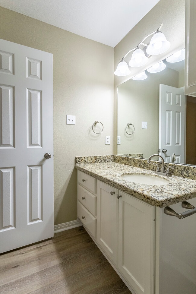 Master bath - 1627 Rock Hollow Loop