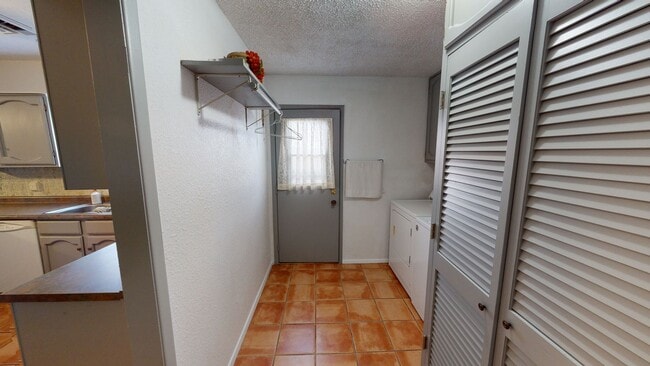 Building Photo - Newly remodeled 3 bedrooms, 2 bath home
