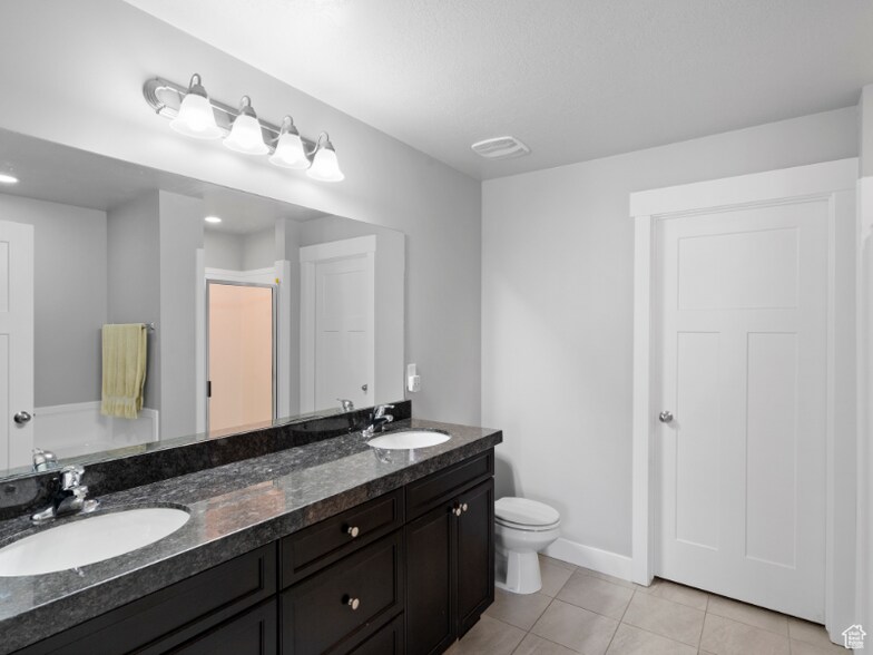 Building Photo - 797 Newfield Dr