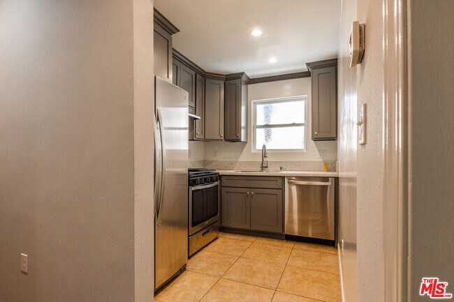 Building Photo - 1112 Ocean Park Blvd