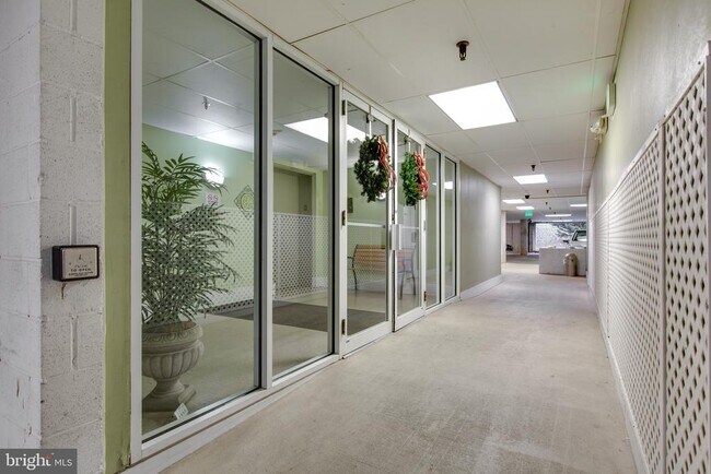 Building Photo - 2111 Ganton Green