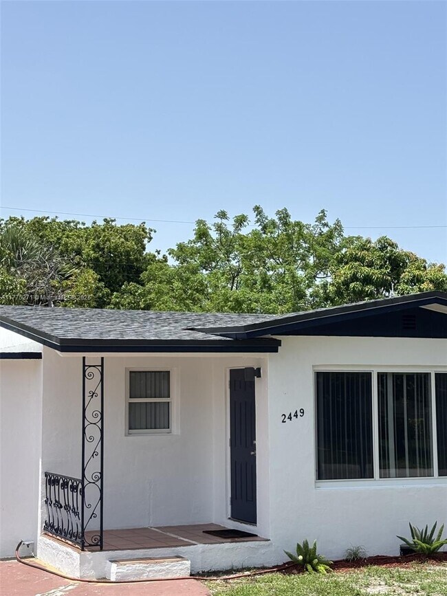 Building Photo - 2449 SW 7th St