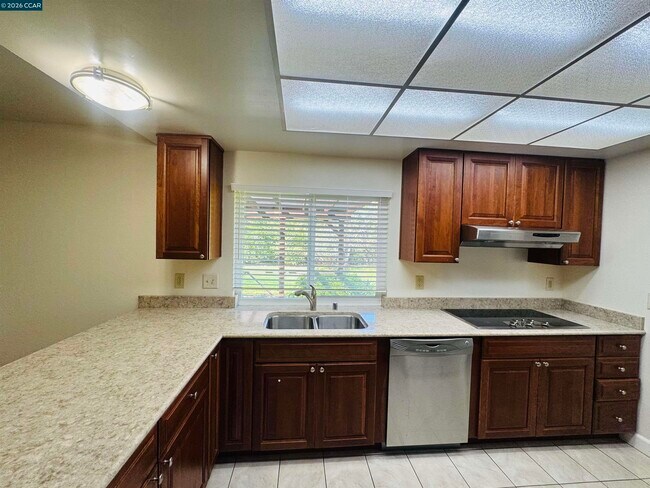 Building Photo - 103 Castle Rock Rd