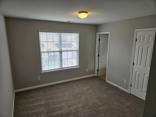 Building Photo - Fantastic Brier Creek 2br / 2.5ba Townhome! Avail Now!