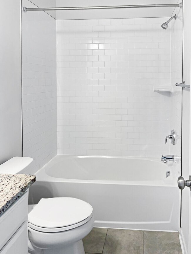 Building Photo - Beautiful 2 Bedroom Condo in Glen Allen !