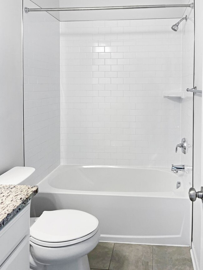 Building Photo - Beautiful 2 Bedroom Condo in Glen Allen!