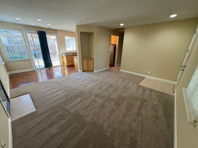 Building Photo - Beautiful 3 bed 2 Bath Home in Mountain House