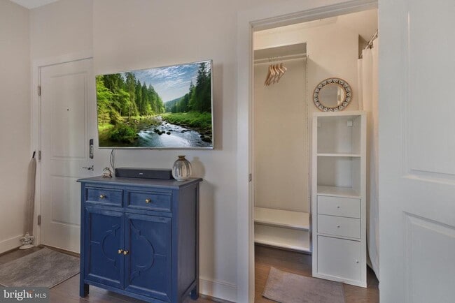 Building Photo - 813 Rockwell Ave