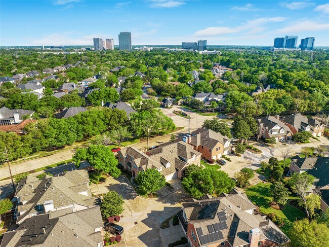 Building Photo - 1014 Enclave Square N