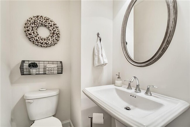 Building Photo - 7940 Willoughby Ct