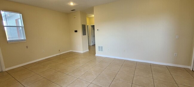 Building Photo - Barrant 405