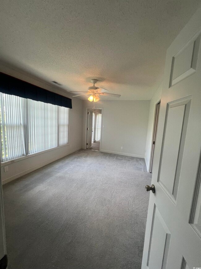 Building Photo - 595 Willow Green Dr