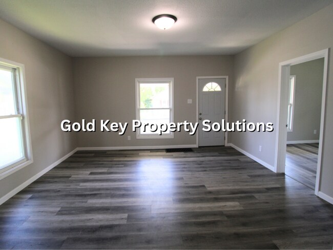 Building Photo - Spacious 3 BR 1 BA with Covered Porch and Garage (SECTION 8 APPROVED)