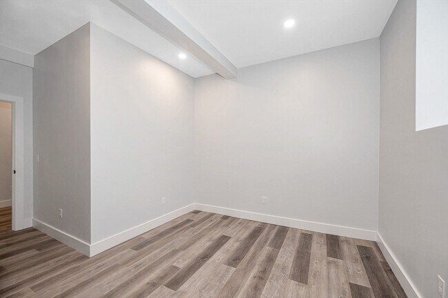 Building Photo - 72 Boisvert St