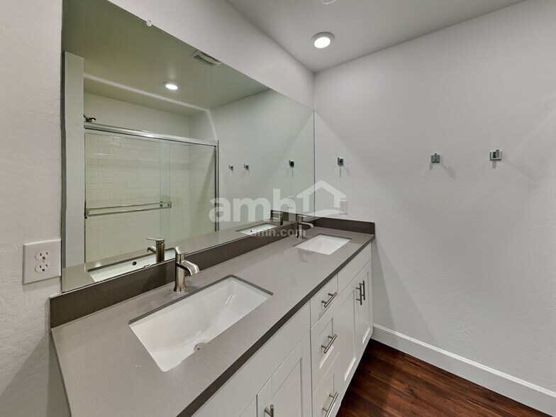 Building Photo - 17161 Puget Ave