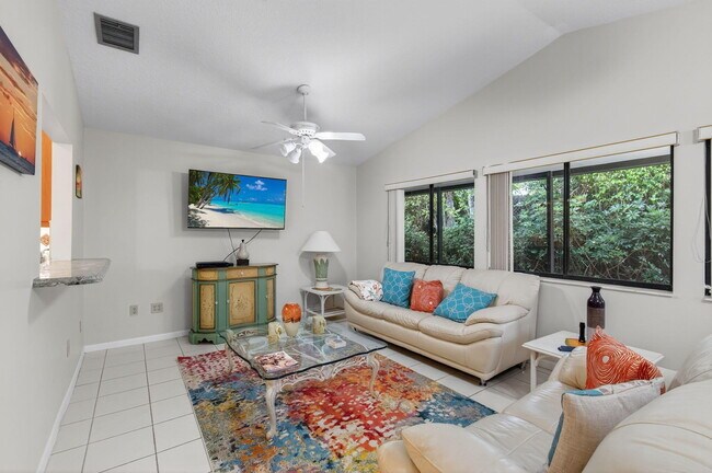 Building Photo - 2925 Riviera Dr