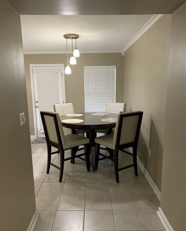 Building Photo - Luxurious 3 bedroom 2 bath home in the Heart of Baton Rouge!