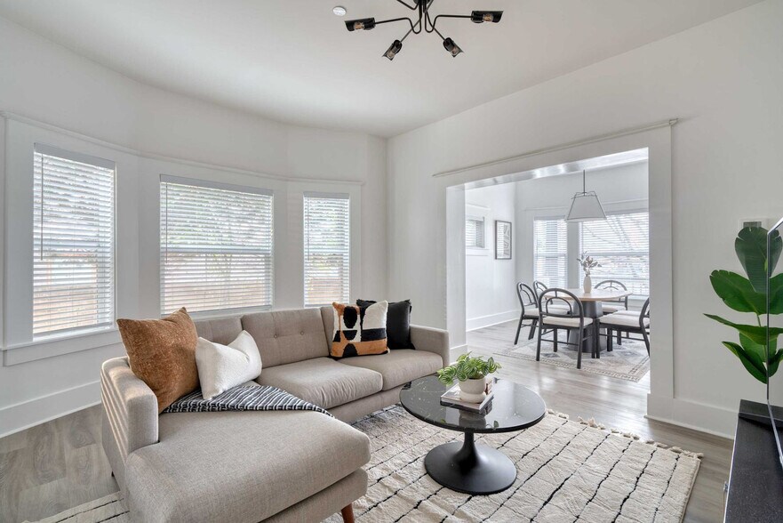 Building Photo - 317 NE Beech St