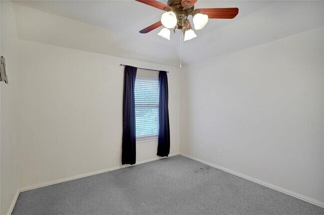 Building Photo - 2001 Singing Hls