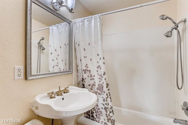 Building Photo - 1305 37th St SE