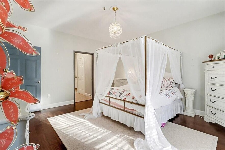 Building Photo - 2865 Lenox Rd NE