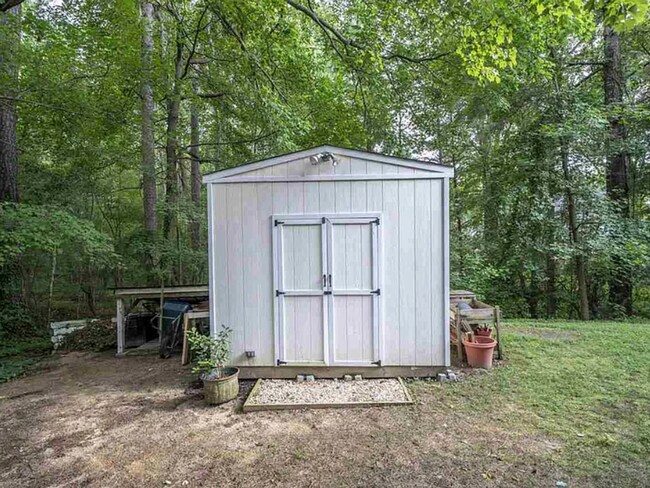 Building Photo - 6300 Daybreak Dr