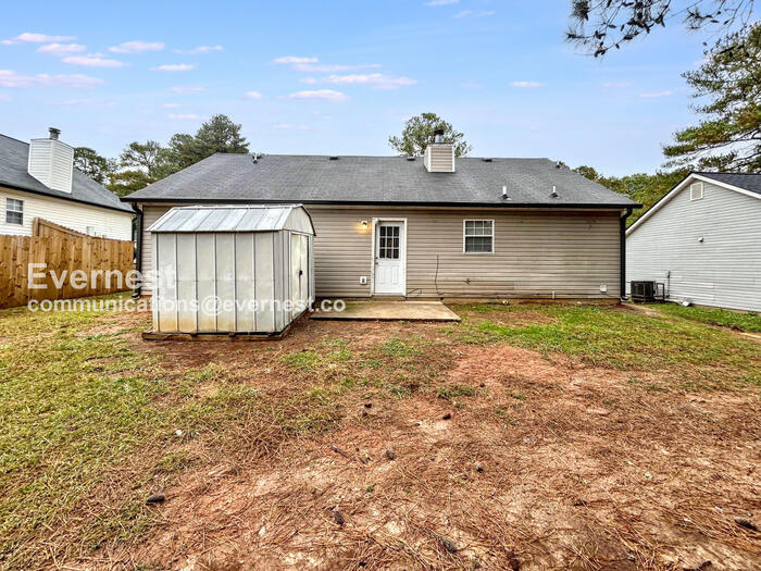 Building Photo - 9151 Clubhouse Dr