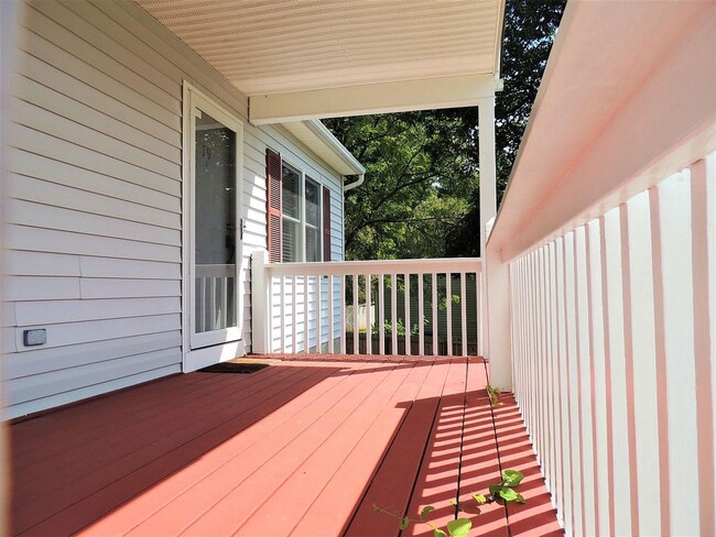 Building Photo - 19 Ashwood Dr