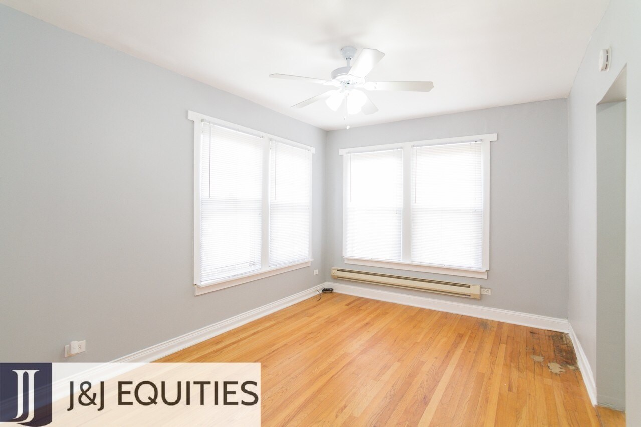 Building Photo - 3273 W Wrightwood Ave