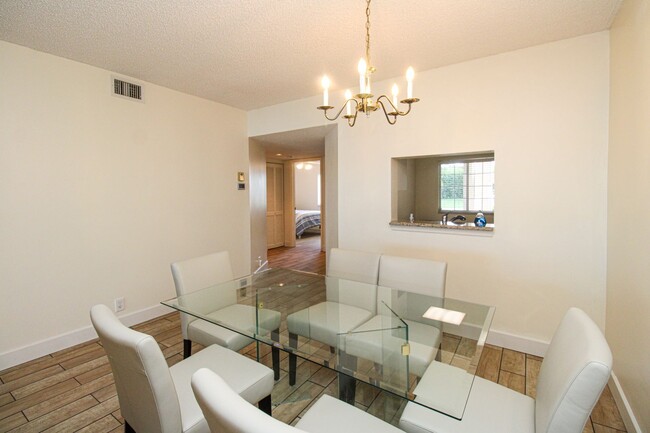 Building Photo - ** 2/2 FIRST FLOOR EMERALD LAKES BEAUTY RE...