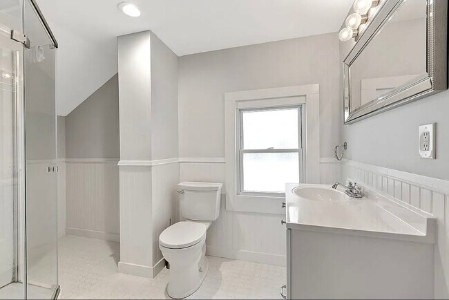 Building Photo - 19 Rose Ave