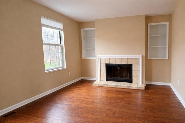 Building Photo - 3496 Burbank Dr