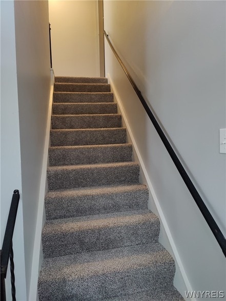 Building Photo - 32 Cascade Dr