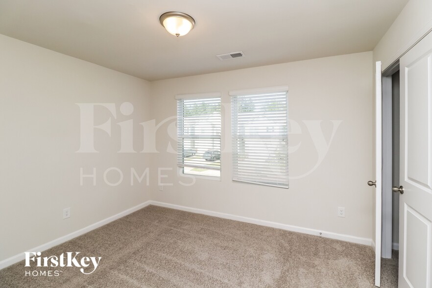 Building Photo - 2046 Cypress Village Dr NW