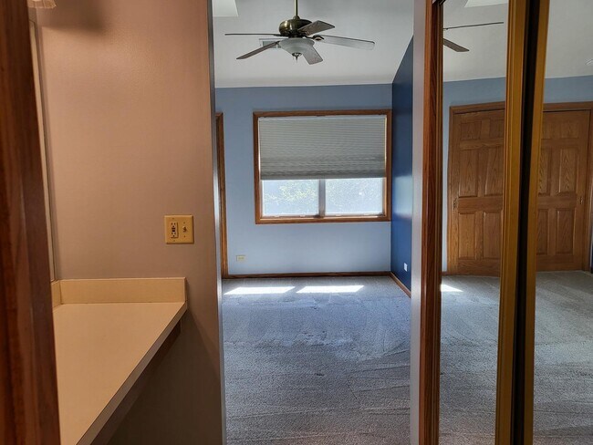 Building Photo - 1048 Rockport Dr