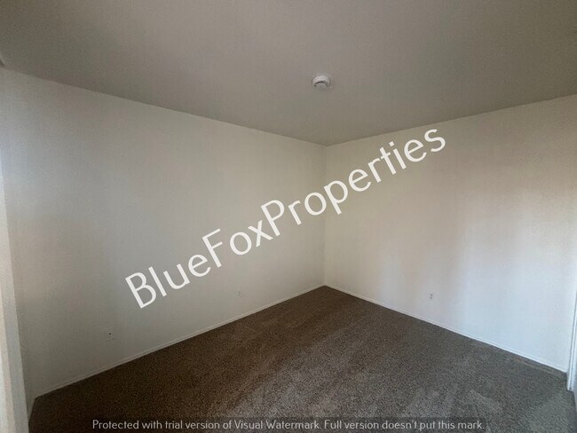 Building Photo - 2601 W Broadway Blvd