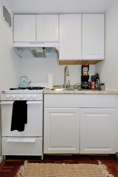 Building Photo - 474 9th Ave